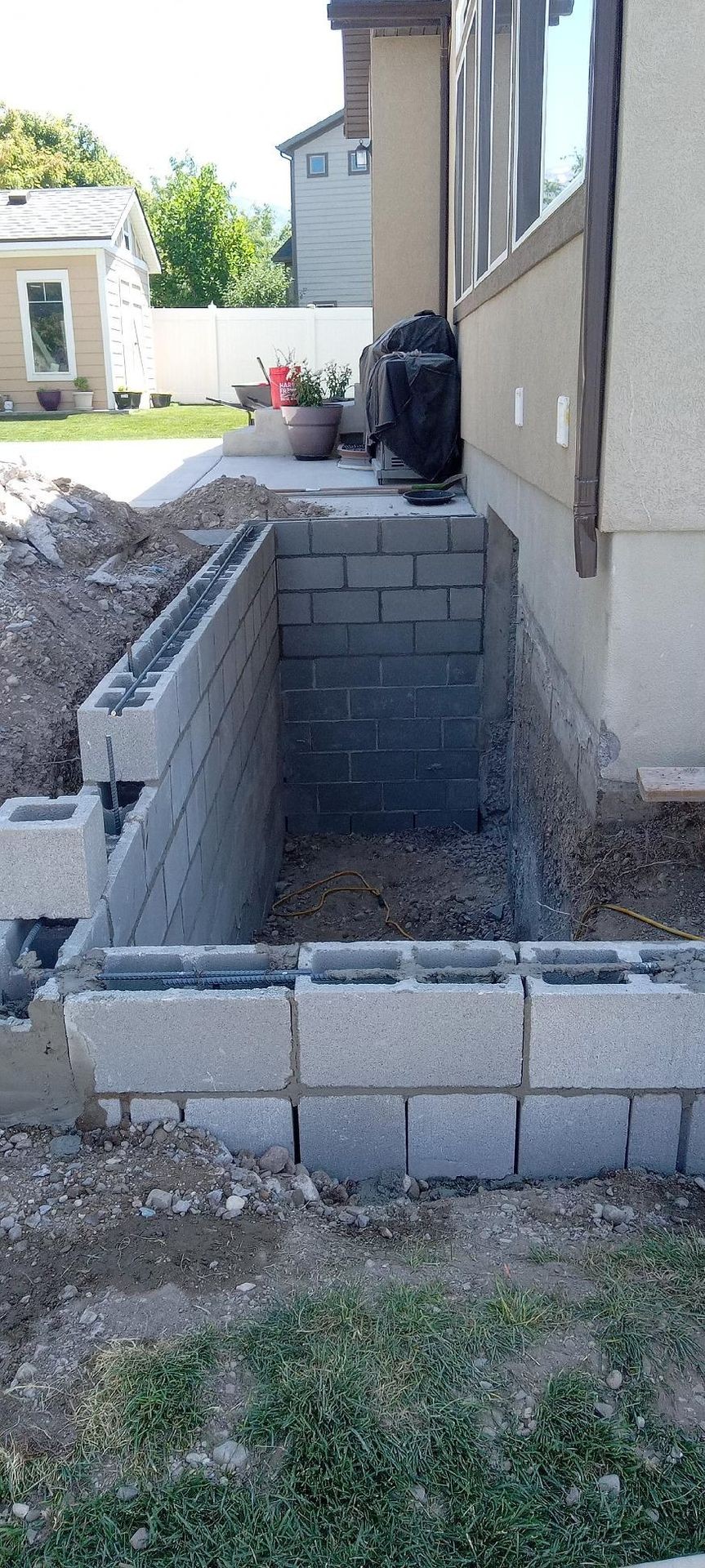 concrete retaining wall - Rubio Brother Concrete