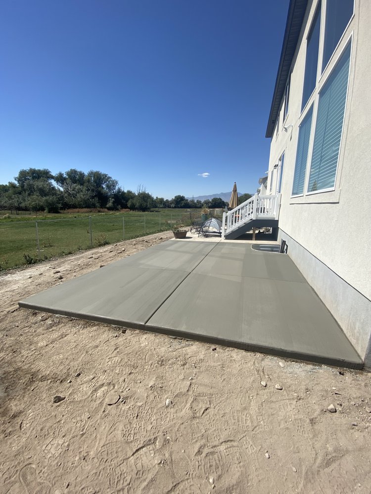 Concrete backyard patio in Lehi, UT